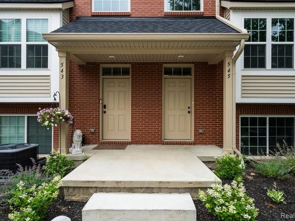 518 Village Lane, Milford Vlg, MI 48381