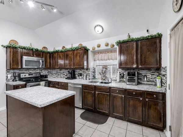 305 Ravenna Road, Lake Dallas, TX 75065