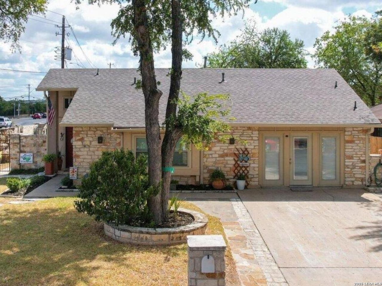 6601 Vougeot Dr, Austin, TX 78744 Main Photo