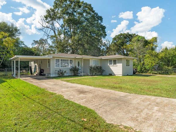 211 Waller St., Petal, MS 39465