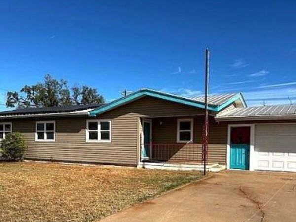 123 E McCaulley Avenue, Bronte, TX 76933