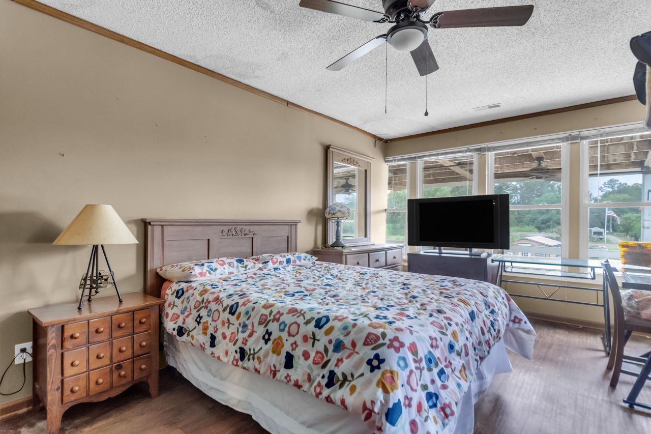 274 Campbell Road Photo 32