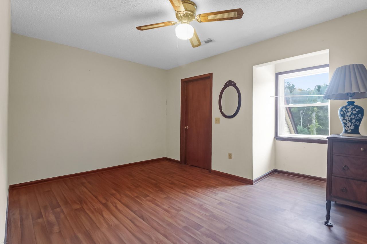 274 Campbell Road Photo 54