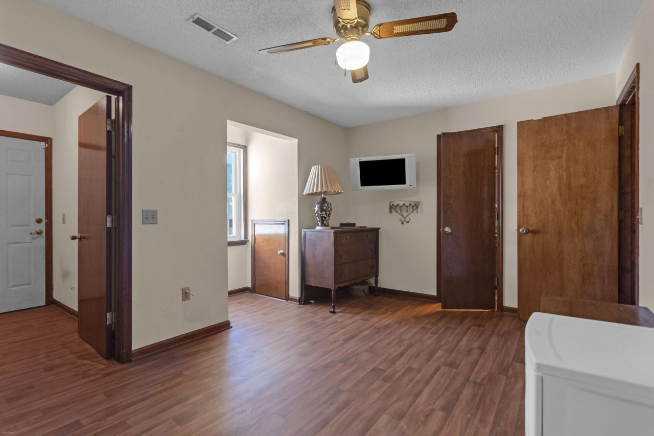 274 Campbell Road Photo 56