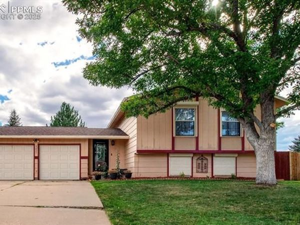 7425 Grand Valley Drive, Colorado Springs, CO 80911