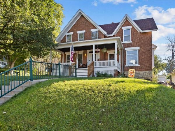207 N Davis Street, Anamosa, IA 52205