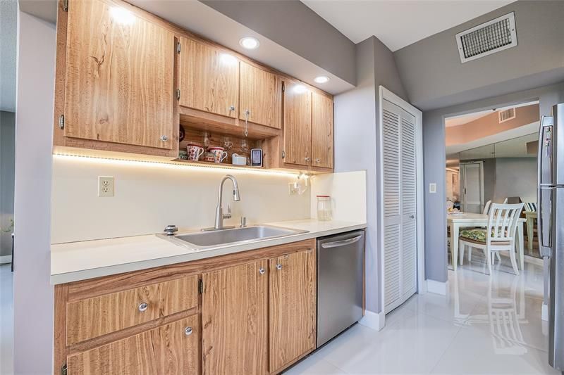 7100 Radice Court, Unit 807, Lauderhill, FL 33319 Photo