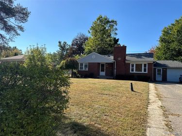 2216 Middlebelt Road, West Bloomfield Twp, MI 48324