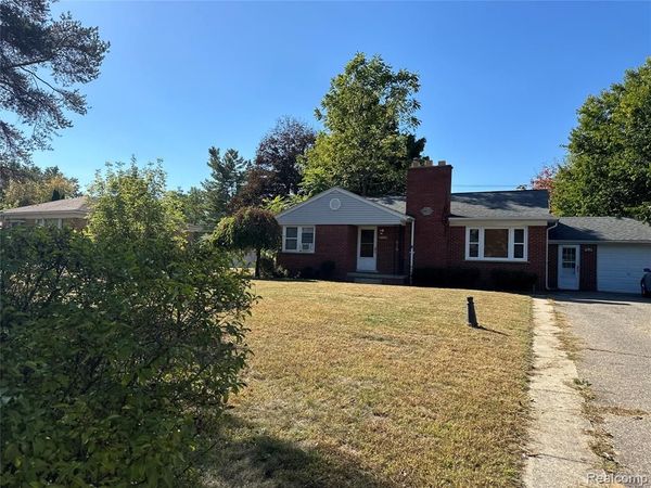 2216 Middlebelt Road, West Bloomfield Twp, MI 48324