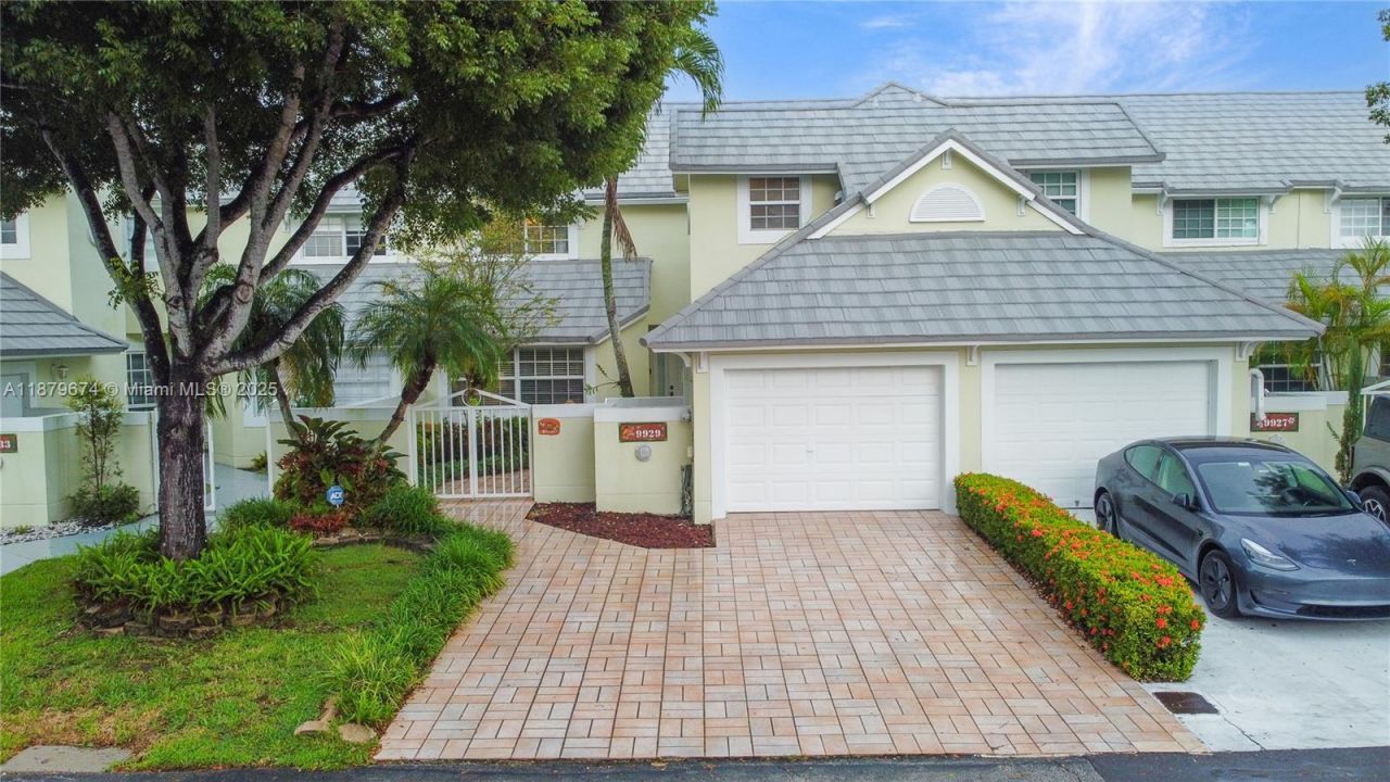 9929 NW 49th Ter, Doral, FL 33178 Photo