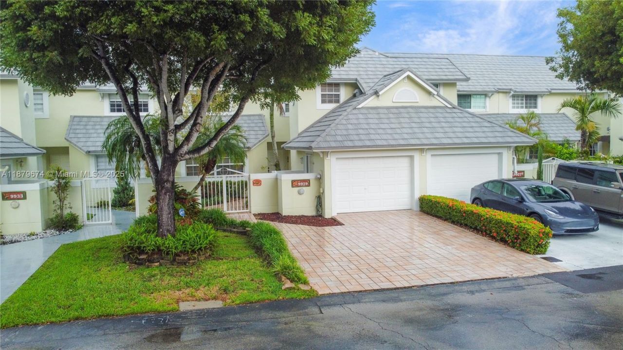 9929 NW 49th Ter, Doral, FL 33178 Photo