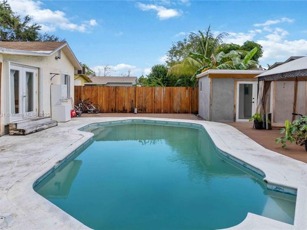 5740 Lincoln St, Hollywood, FL 33021