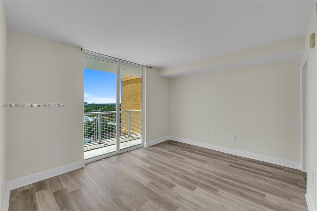 900 SW 8th St, Unit 1110, Miami, FL 33130 Photo