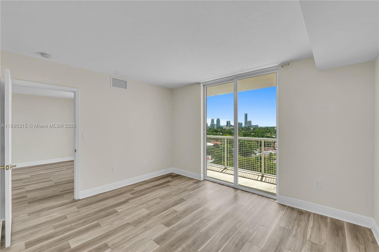 900 SW 8th St, Unit 1110, Miami, FL 33130 Photo