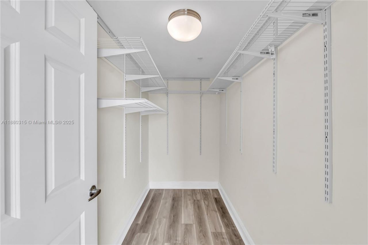 900 SW 8th St, Unit 1110, Miami, FL 33130 Photo