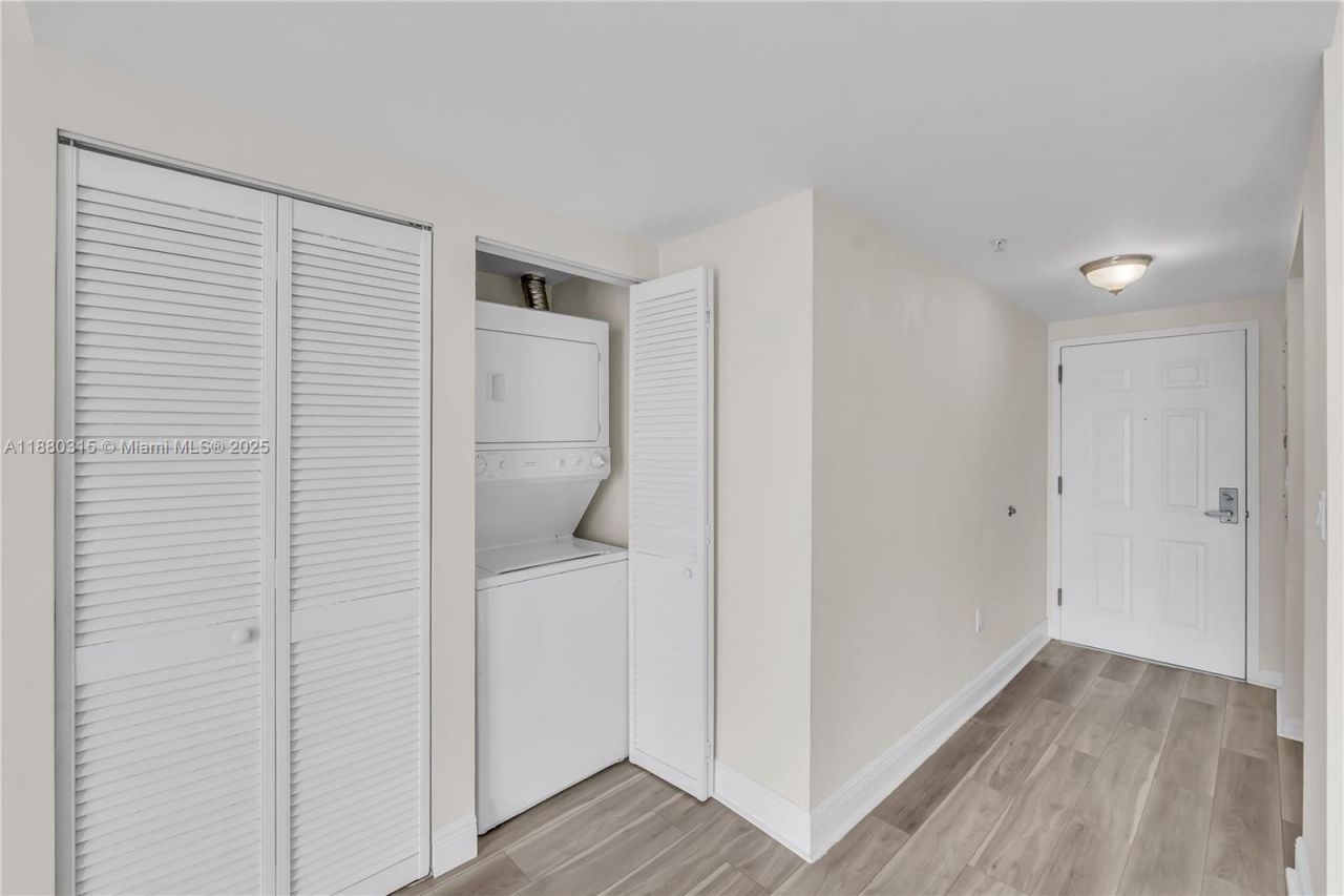 900 SW 8th St, Unit 1110, Miami, FL 33130 Photo