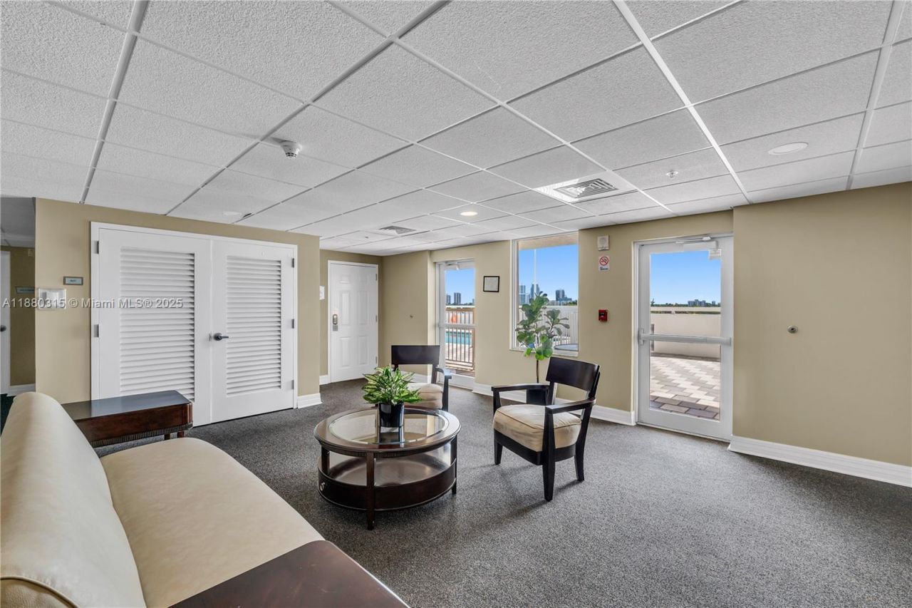 900 SW 8th St, Unit 1110, Miami, FL 33130 Photo