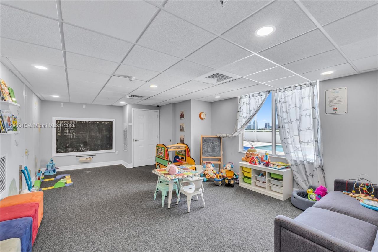 900 SW 8th St, Unit 1110, Miami, FL 33130 Photo