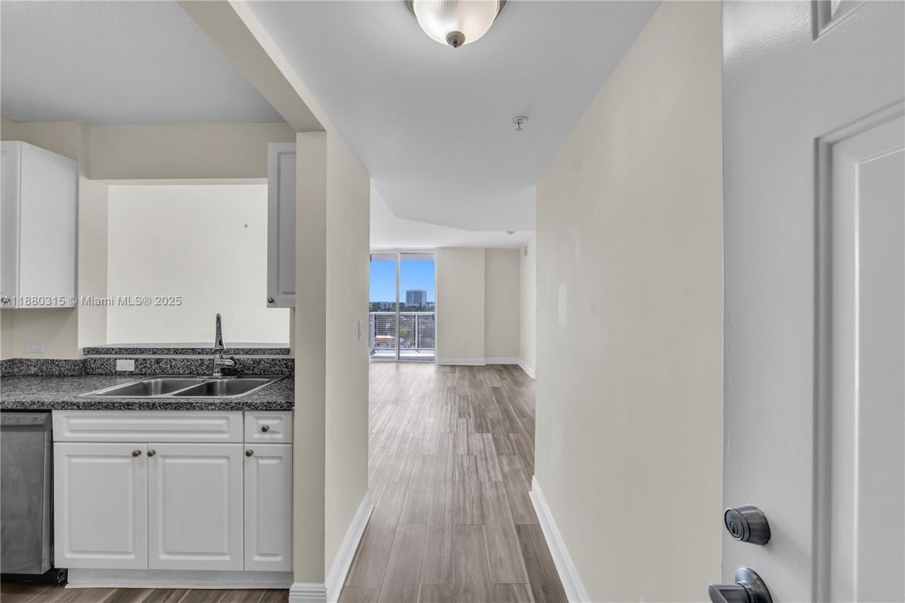 900 SW 8th St, Unit 1110, Miami, FL 33130 Photo