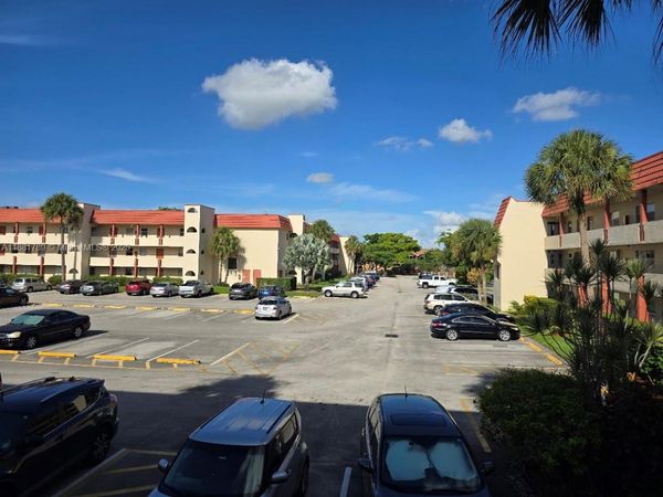 2831 E Sunrise Lakes Dr, Unit 208, Sunrise, FL 33322