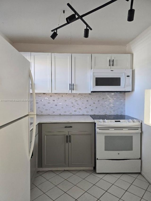 2831 E Sunrise Lakes Dr, Unit 208, Sunrise, FL 33322 Photo