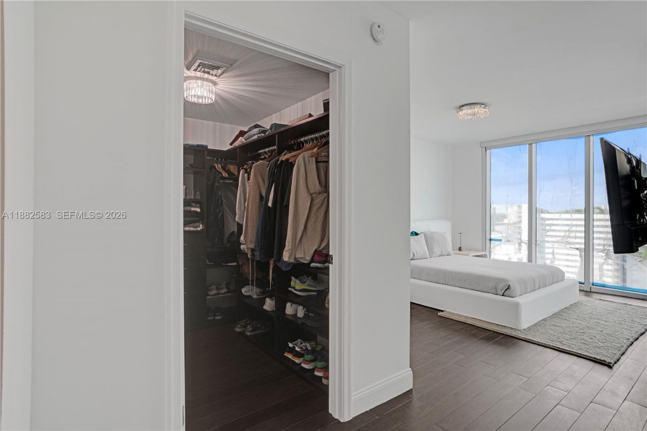 7930 East Dr, Unit 1808, North Bay Village, FL 33141 Photo