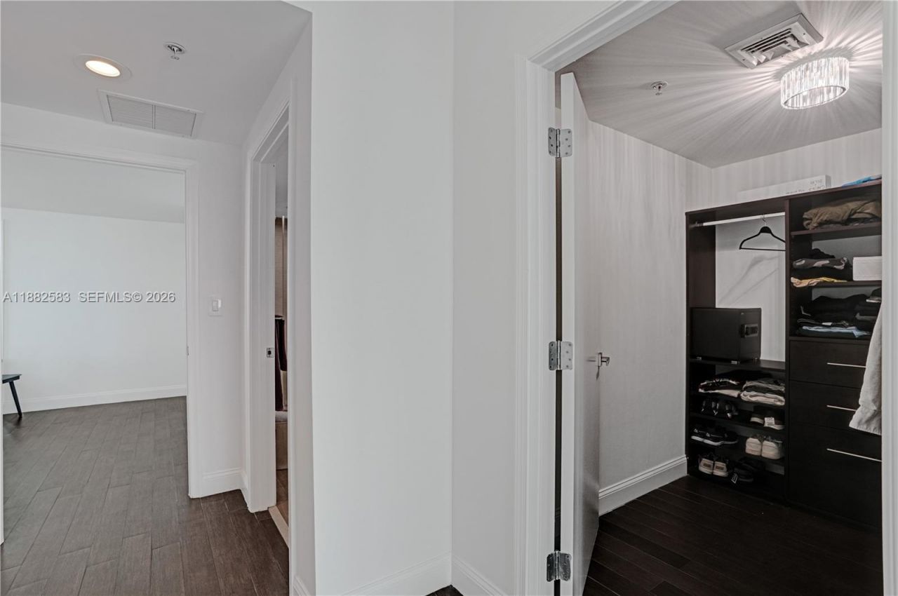 7930 East Dr, Unit 1808, North Bay Village, FL 33141 Photo