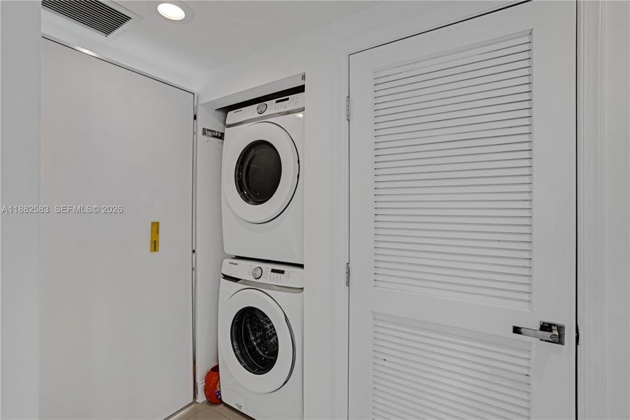 7930 East Dr, Unit 1808, North Bay Village, FL 33141 Photo