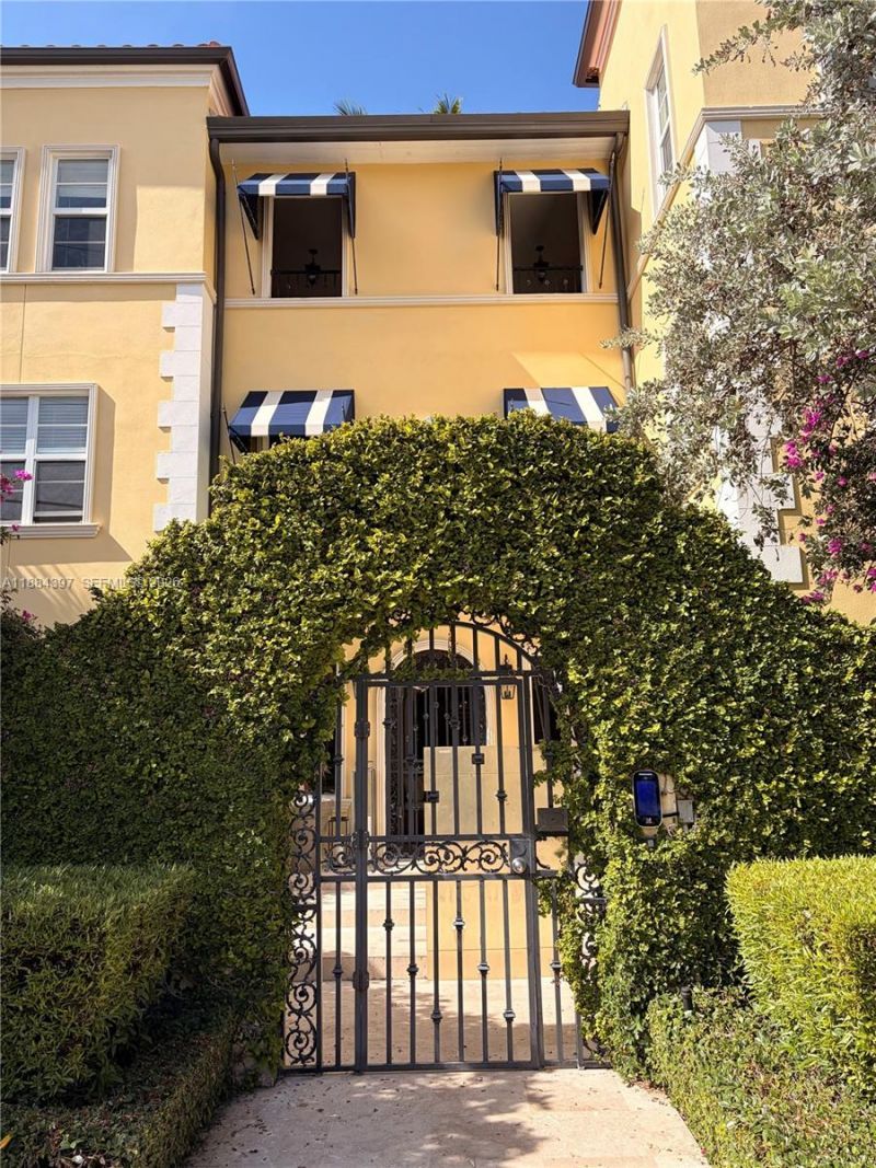 4812 Pine Tree Dr, Unit 205, Miami Beach, FL 33140 Photo