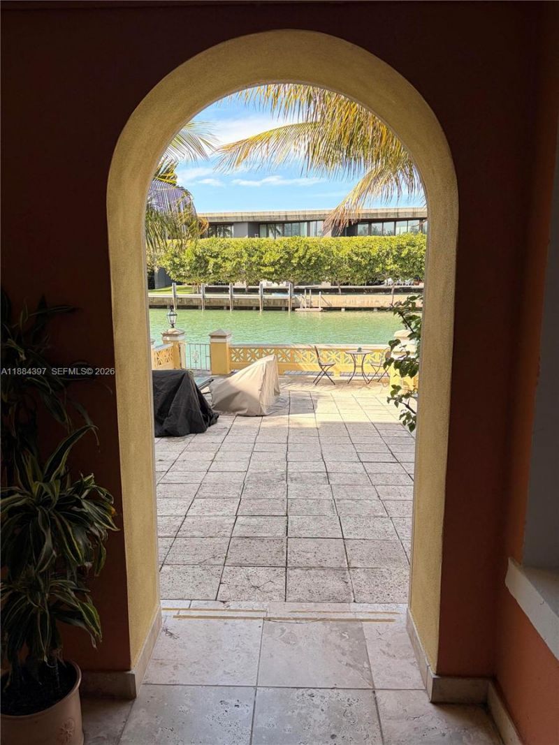 4812 Pine Tree Dr, Unit 205, Miami Beach, FL 33140 Photo