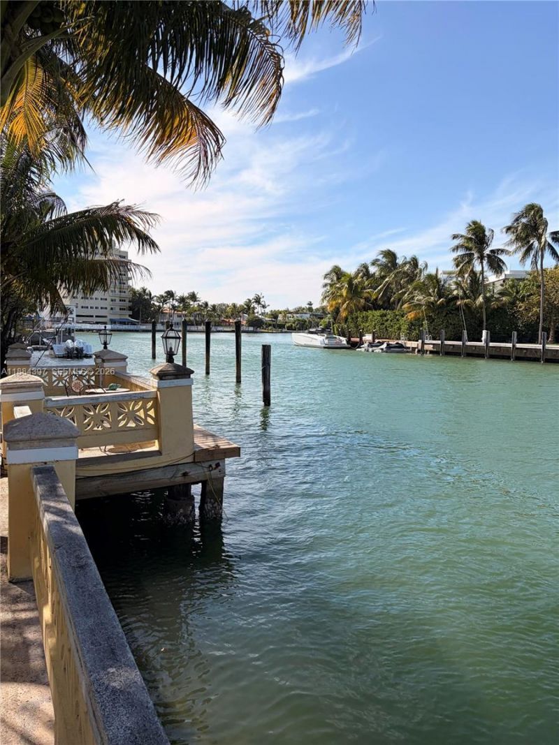 4812 Pine Tree Dr, Unit 205, Miami Beach, FL 33140 Photo