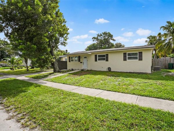 621 SW 50th Ter, Margate, FL 33068