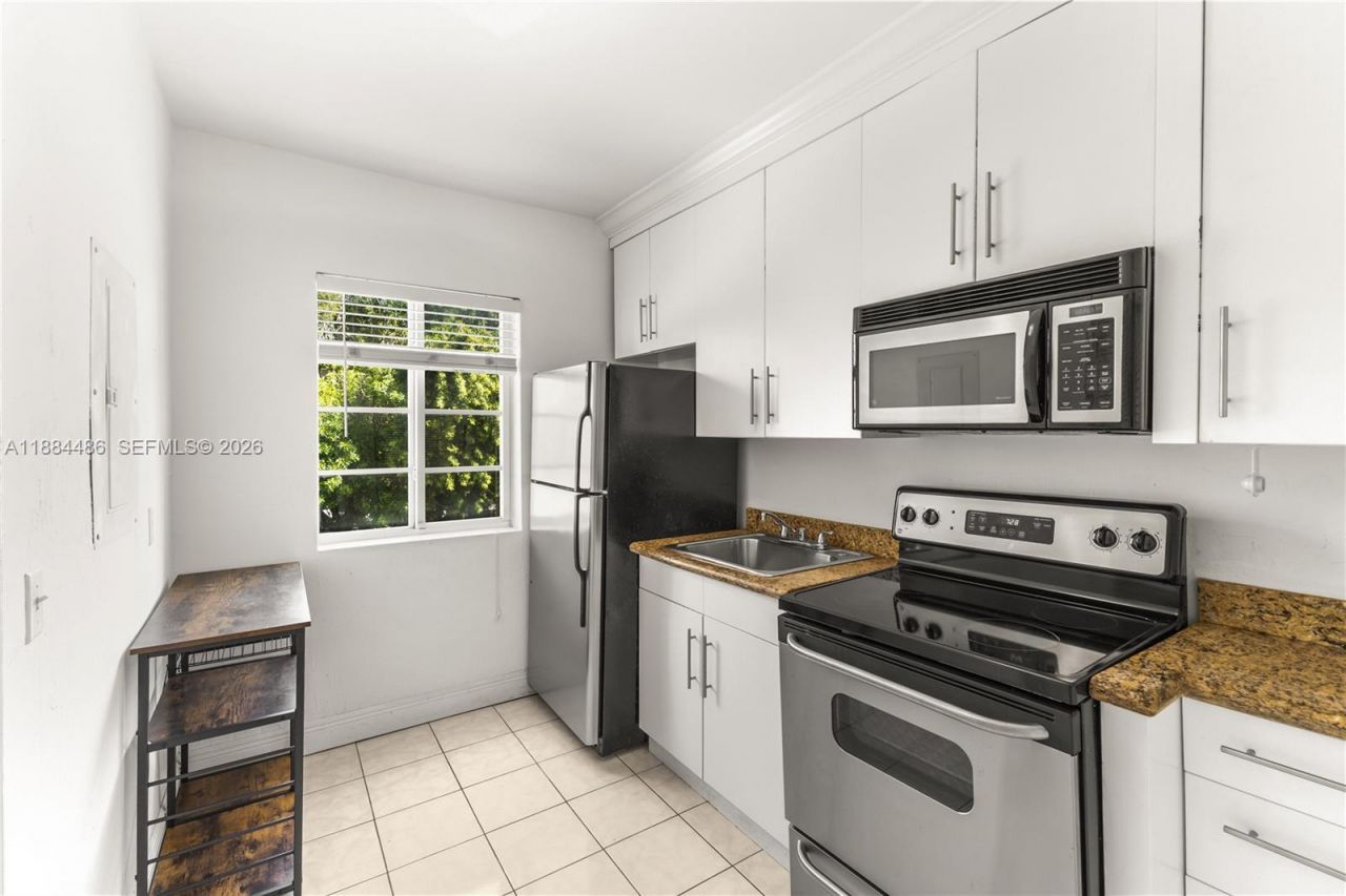 1241 14th St, Unit 9, Miami Beach, FL 33139 Photo