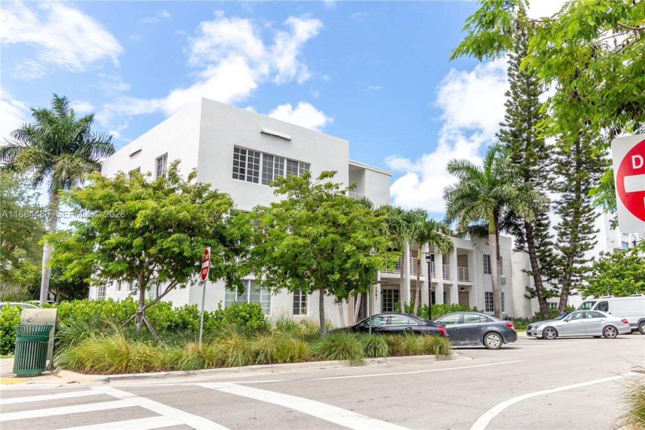 1241 14th St, Unit 9, Miami Beach, FL 33139 Photo