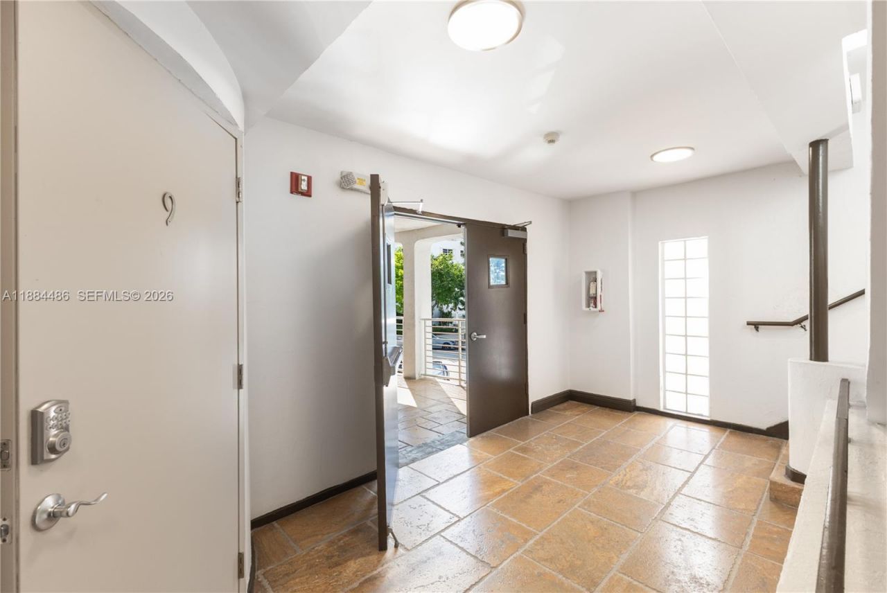 1241 14th St, Unit 9, Miami Beach, FL 33139 Photo