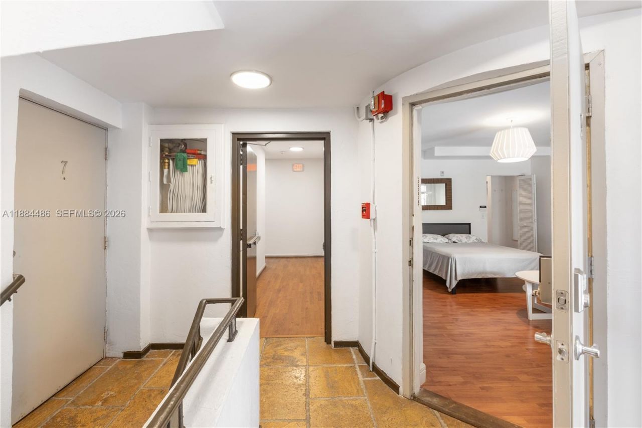 1241 14th St, Unit 9, Miami Beach, FL 33139 Photo