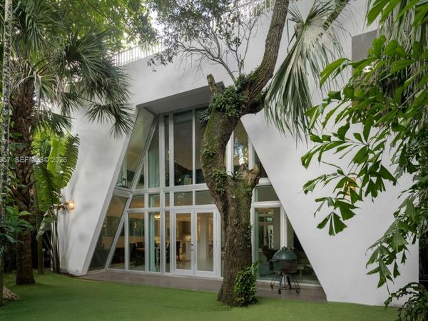 3861 Kumquat Ave, Coconut Grove, FL 33133