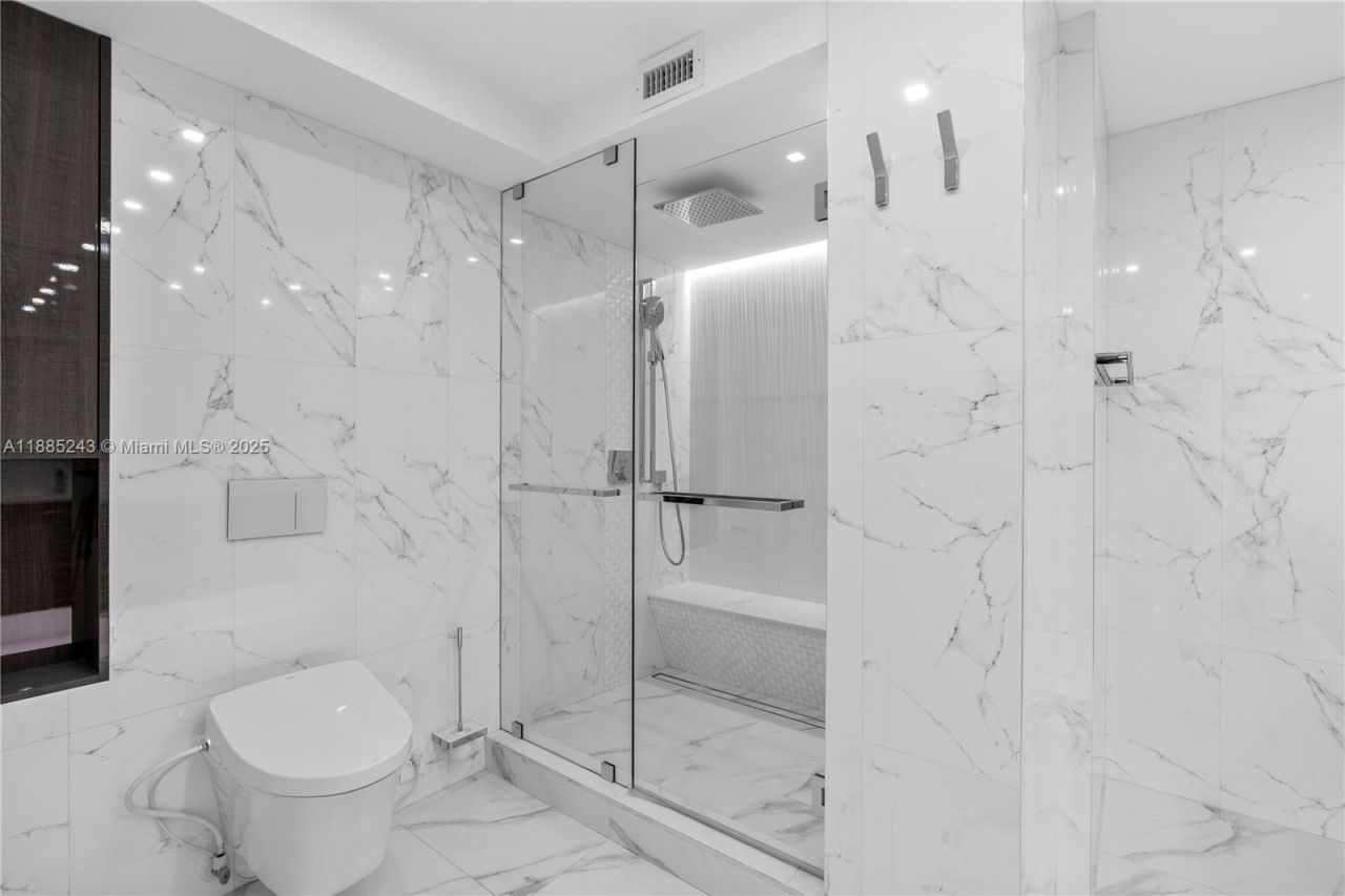 2030 S Ocean Drive, Unit 2127, Hallandale Beach, FL 33009 Photo