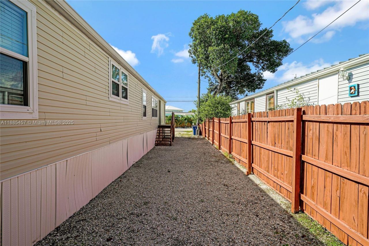 945 Plantation Rd, Unit 945, Key Largo, FL 33037 Photo