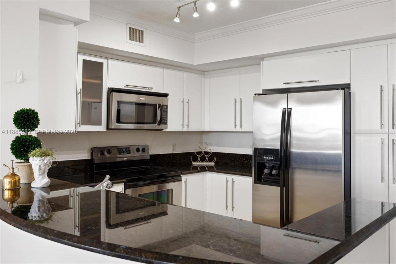 3232 SW 22nd Ter, Unit 1003, Miami, FL 33145 Photo