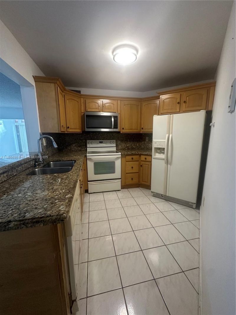10245 NW 9th St Cir, Unit 111-9, Miami, FL 33172 Photo