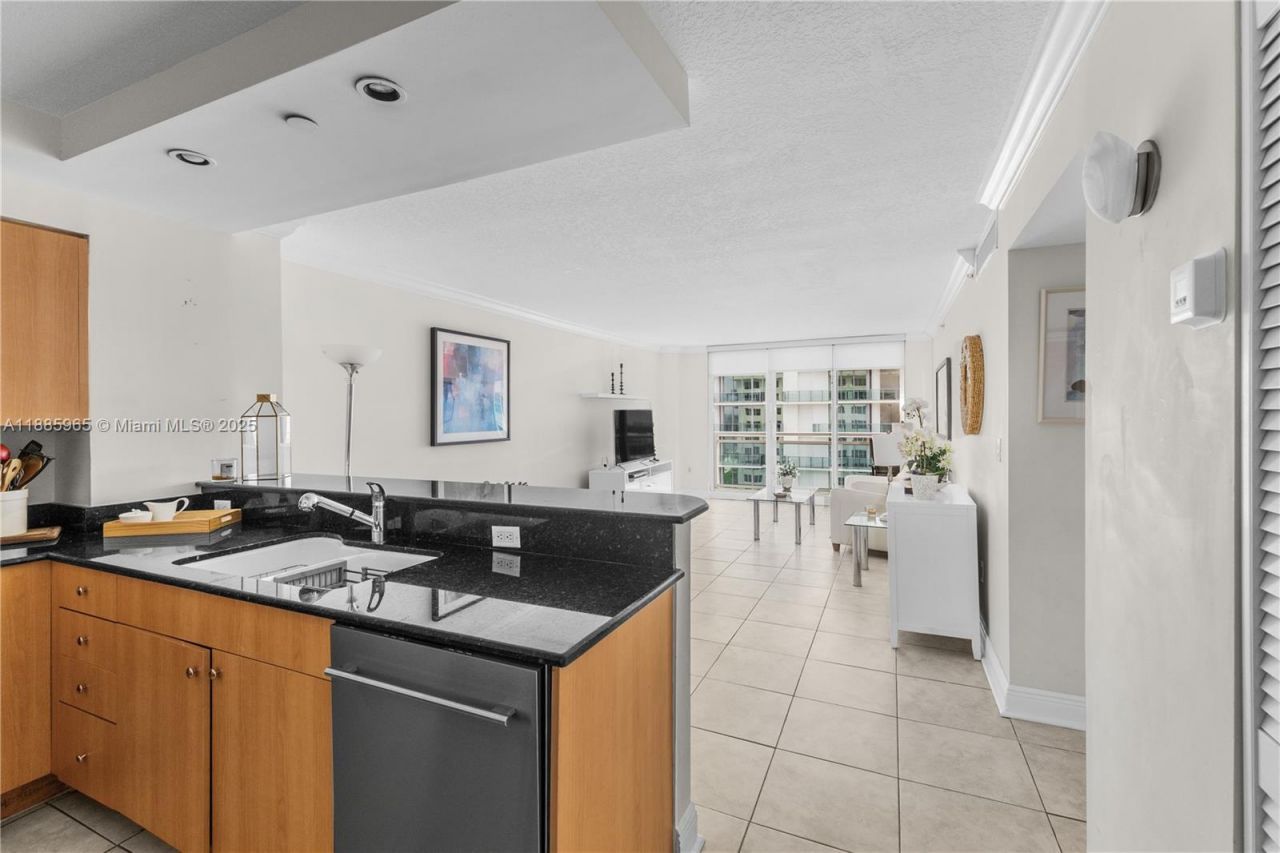 6917 Collins Ave, Unit 1505, Miami Beach, FL 33141 Photo