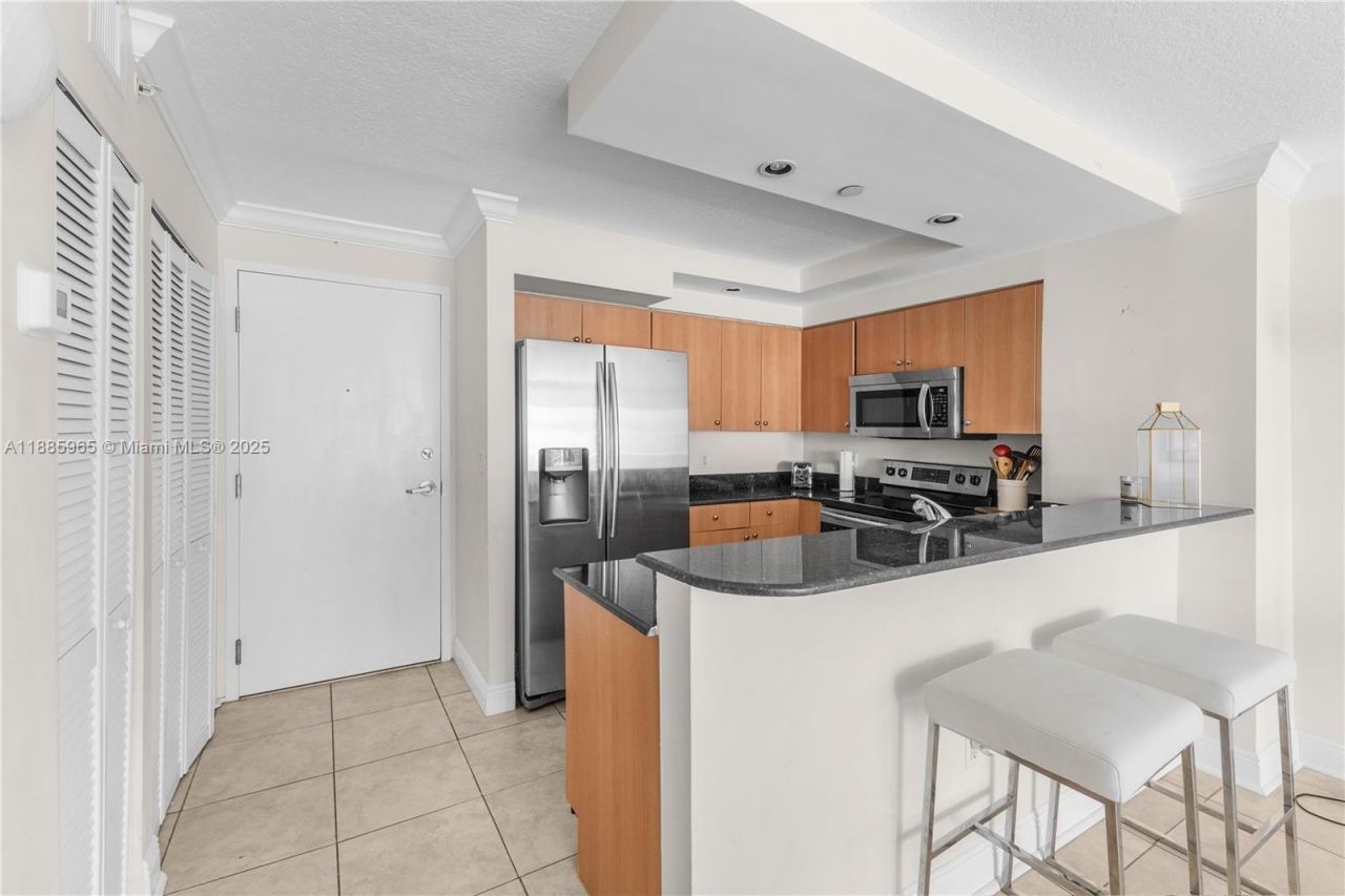 6917 Collins Ave, Unit 1505, Miami Beach, FL 33141 Photo