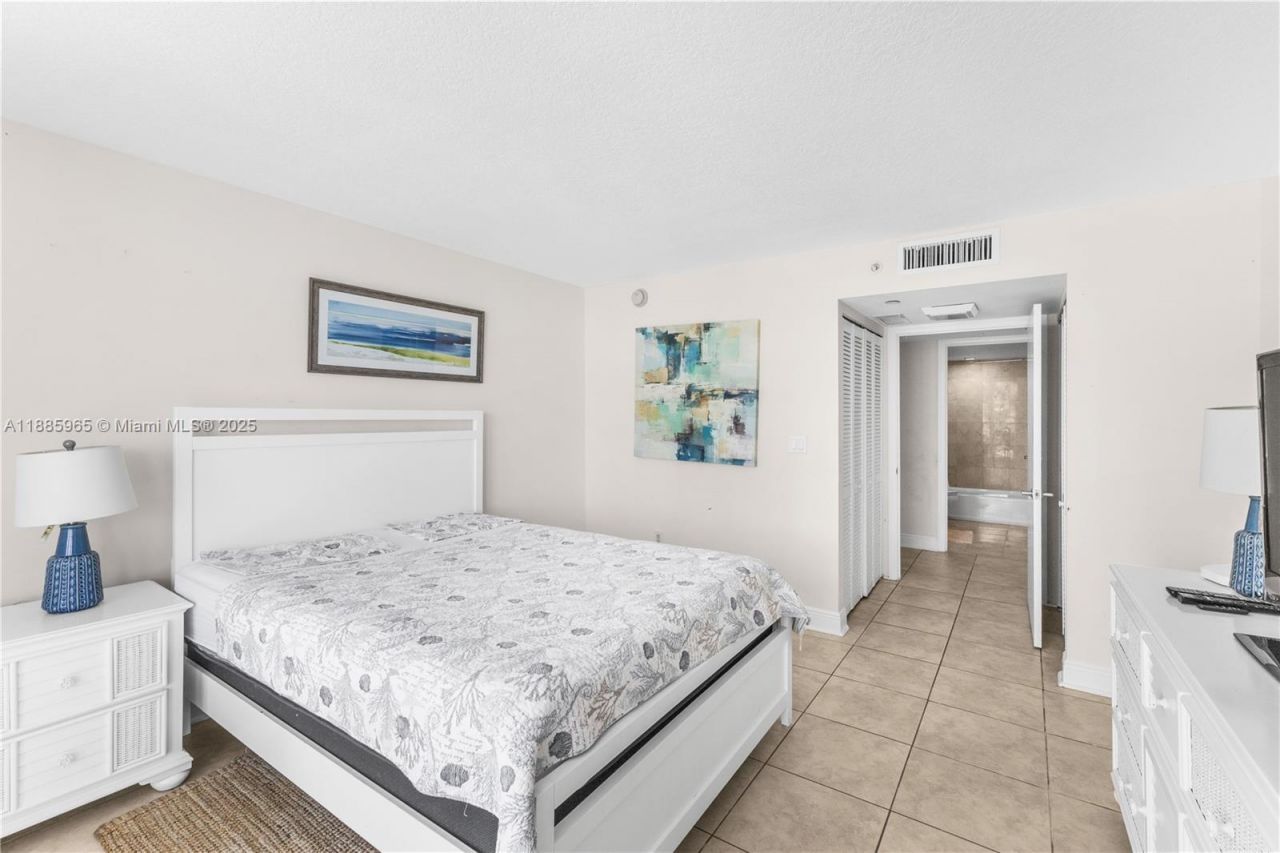 6917 Collins Ave, Unit 1505, Miami Beach, FL 33141 Photo