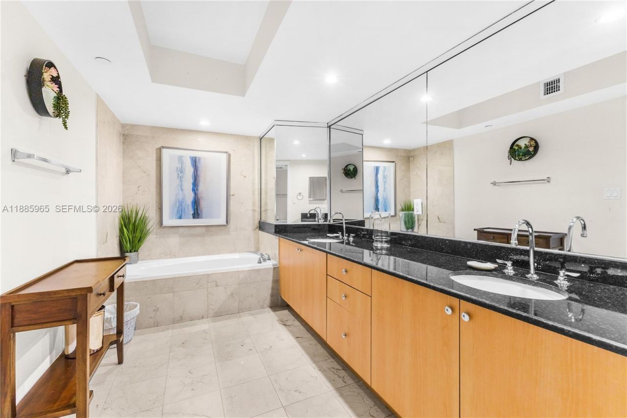 6917 Collins Ave, Unit 1505, Miami Beach, FL 33141 Photo