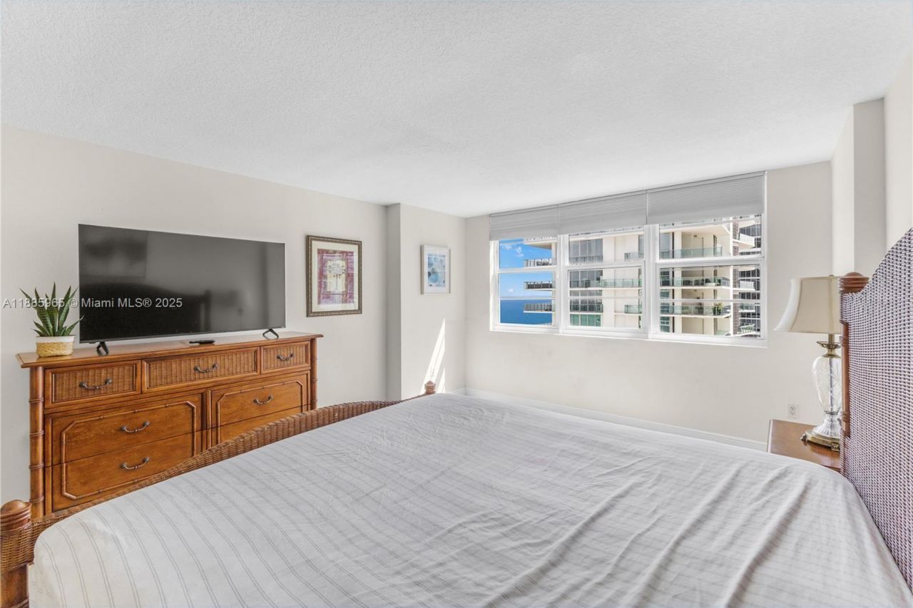 6917 Collins Ave, Unit 1505, Miami Beach, FL 33141 Photo