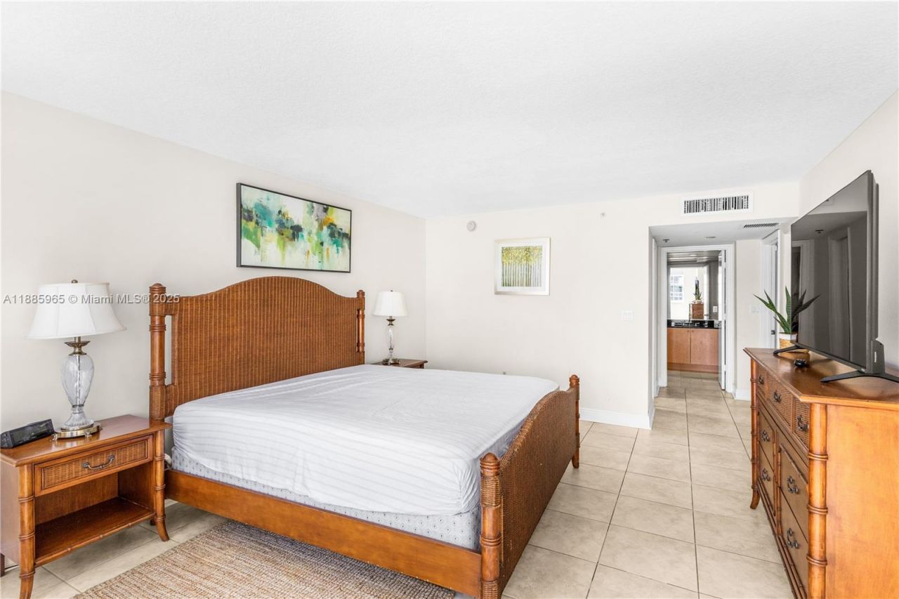 6917 Collins Ave, Unit 1505, Miami Beach, FL 33141 Photo