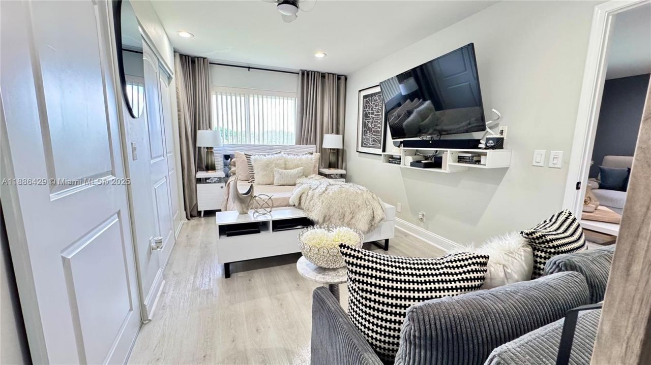 300 SW 130th Ter, Unit 407B, Pembroke Pines, FL 33027 Photo