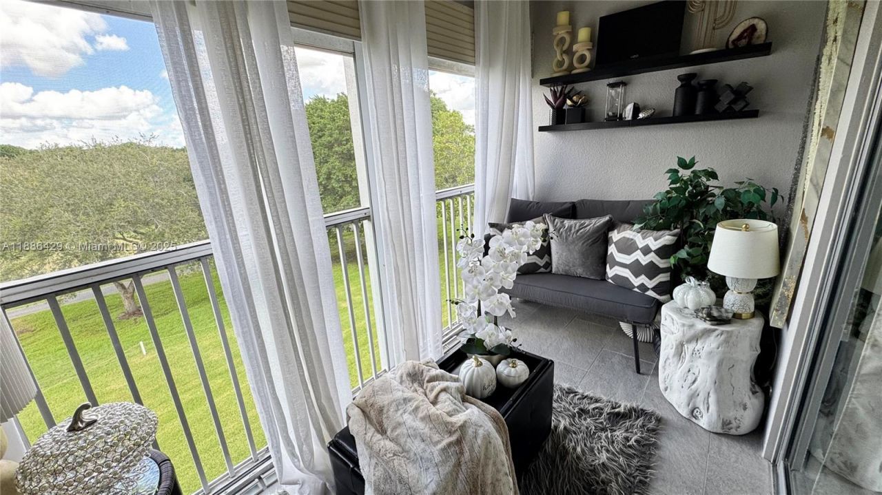 300 SW 130th Ter, Unit 407B, Pembroke Pines, FL 33027 Photo