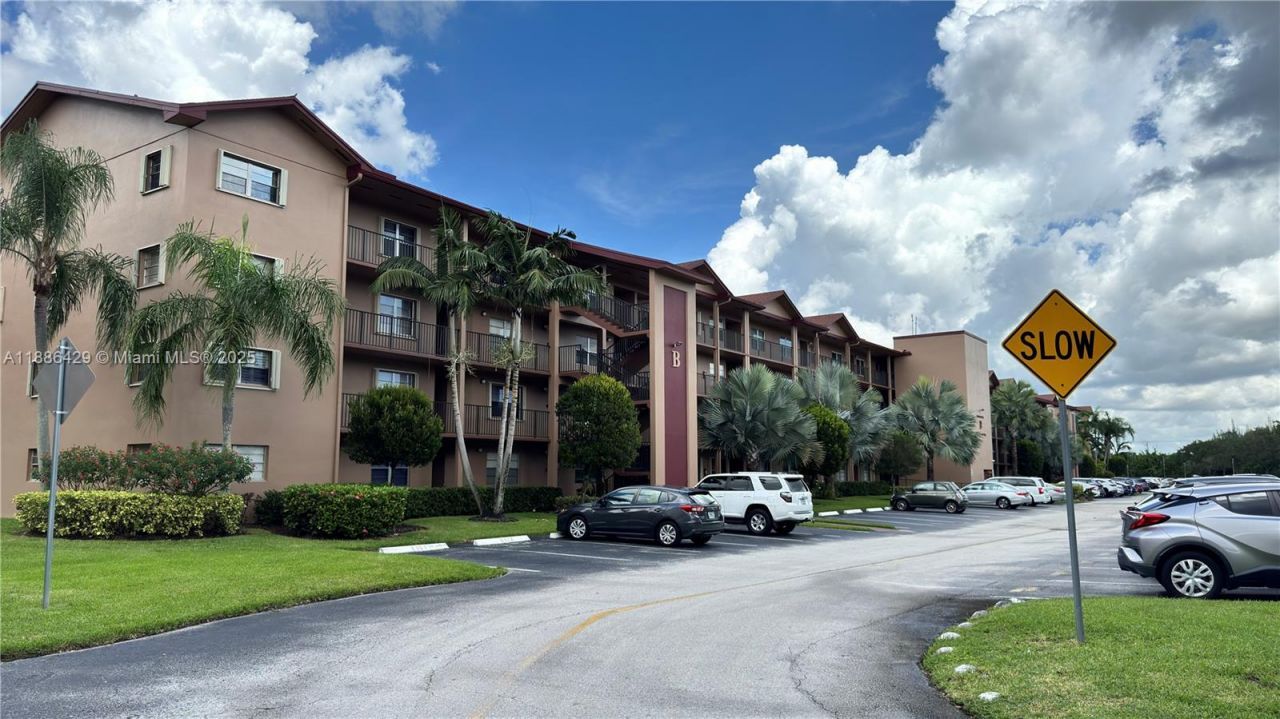300 SW 130th Ter, Unit 407B, Pembroke Pines, FL 33027 Photo